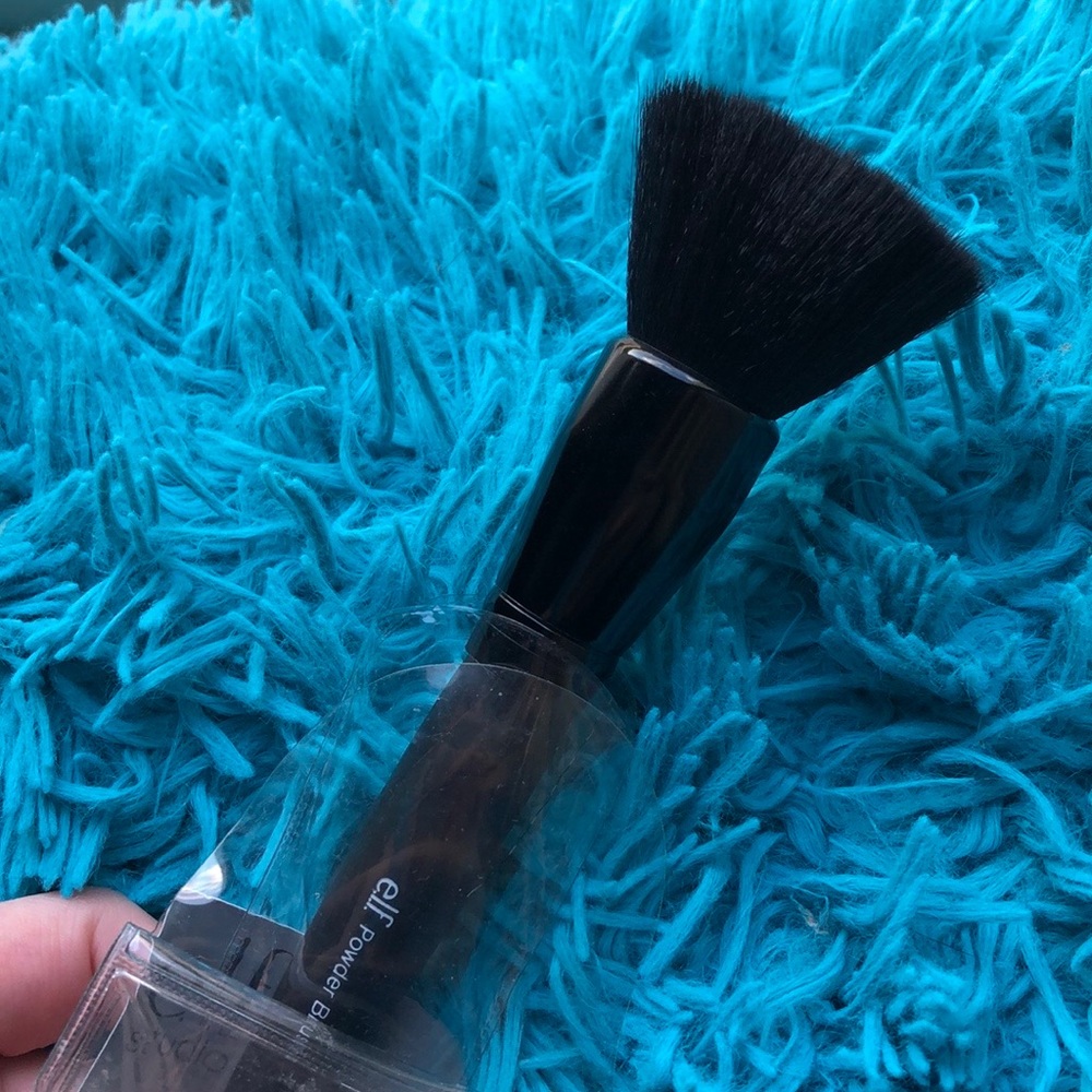 E.L.F Powder Brush